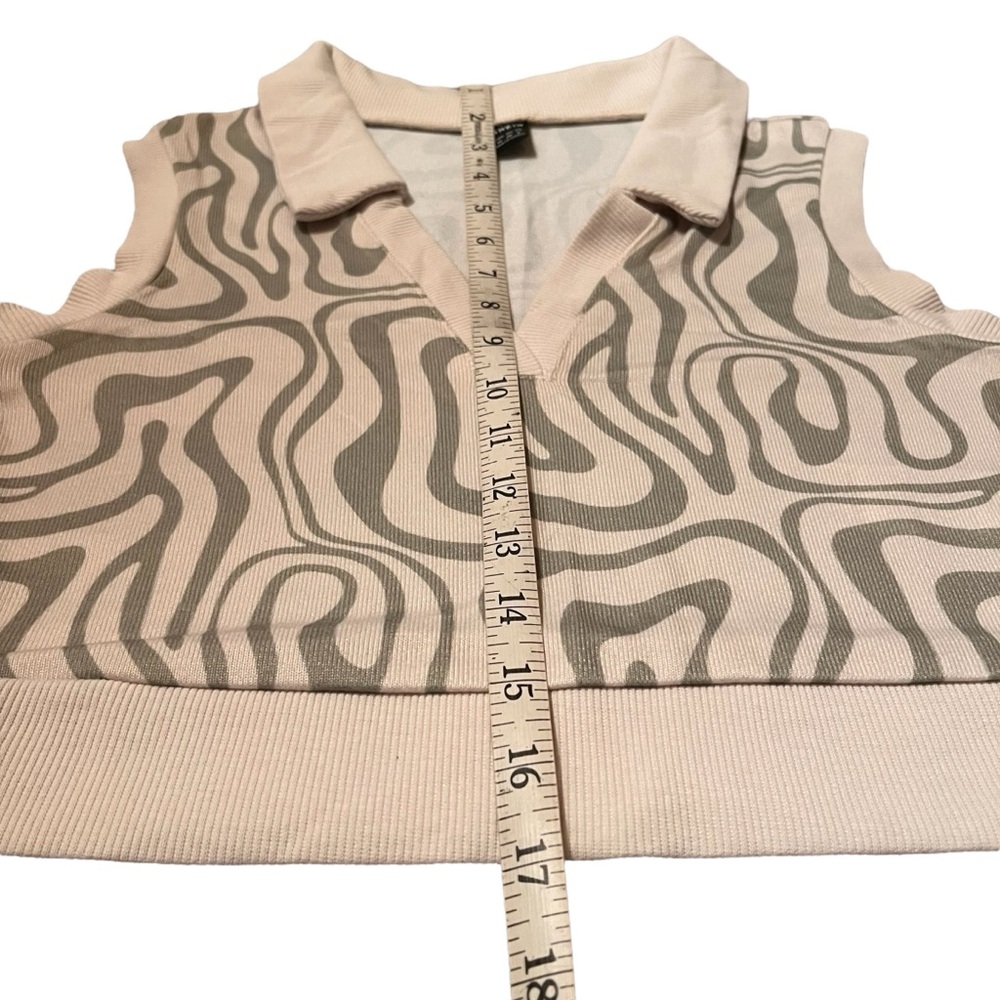 SHEIN Green Print Collared V-Neck Tank Crop Top - Picture 9 of 10